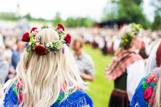 A traditional Swedish midsommarkrans flower crown